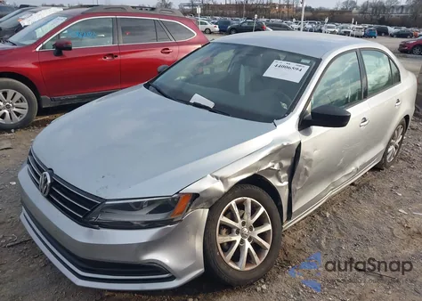 2015 Volkswagen Jetta 1.8T Se z USA, uszkodzony, nr VIN 3VWD07AJXFM278084